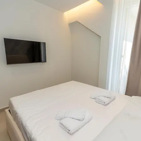 Golden Horizon Hotel
