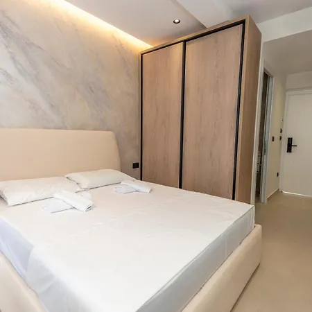 Golden Horizon Hotel