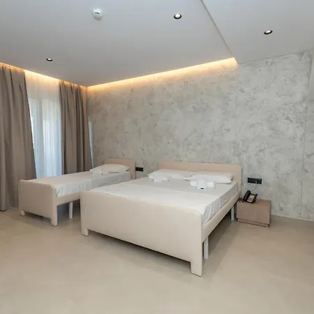 Golden Horizon Hotel *